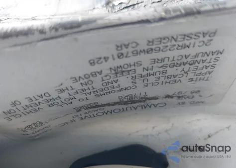 1998 Chevrolet Metro z USA, uszkodzony, nr VIN 2C1MR2260W6701428